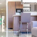 Flat 6 Seaview & View With Terrace, Close To Beaches * المليحة