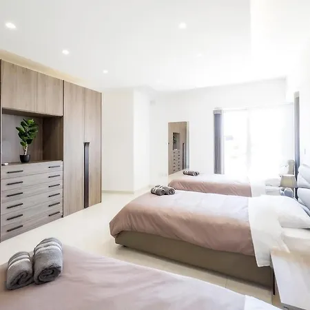 Flat 6 Seaview & View With Terrace, Close To Beaches