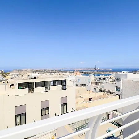 Seaview Flat 6 In Mellieha, Central, Nearby Beaches Apartment *