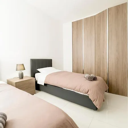 Seaview Flat 6 In Mellieha, Central, Nearby Beaches Apartment