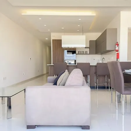 Διαμέρισμα Flat 6, Seaview 3 Bedroom In Mellieha, Central, Nearby Beaches *