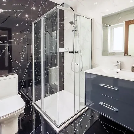 Flat 6 Seaview & View With Terrace, Close To Beaches Appartement