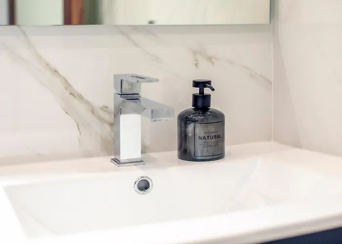 Flat 6 Seaview & View With Terrace, Close To Beaches 公寓