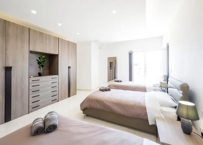 Flat 6 Seaview & View With Terrace, Close To Beaches