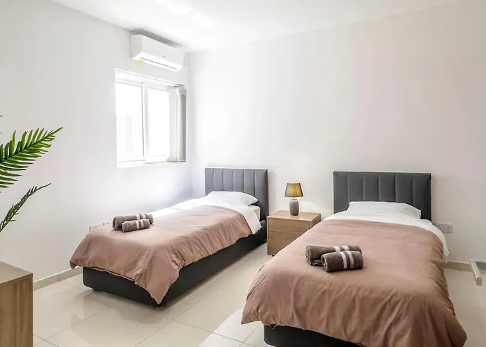 Flat 6 Seaview & View With Terrace, Close To Beaches