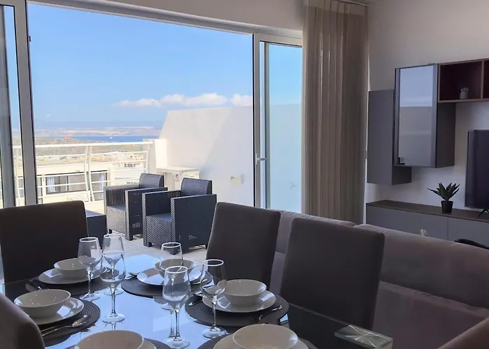 Flat 6 Seaview & View With Terrace, Close To Beaches 梅利哈