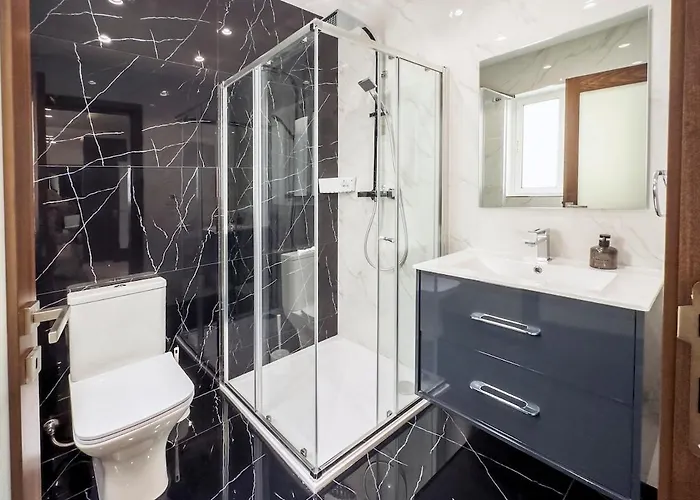 Flat 6 Seaview & View With Terrace, Close To Beaches 公寓